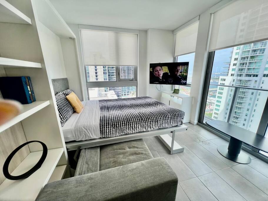 Appartement Spacious Studio In The Heart Of Downtown Miami Extérieur photo